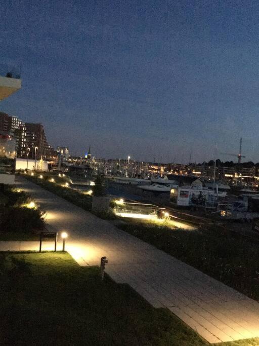 Bo Med Stil Og Udsigt Til Aarhus Lystbadehavn Apartment ภายนอก รูปภาพ